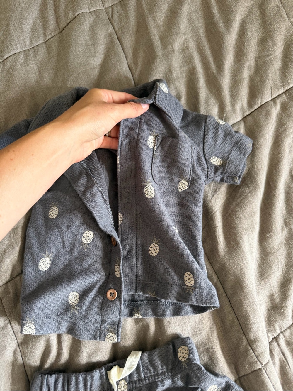 CARTERS PINEAPPLE SET - Picture 7 of 10